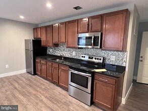 Building Photo - 447 Orange St SE