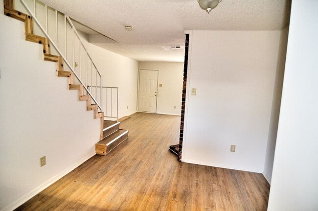 Foto del edificio - 9419 Olde Towne Row