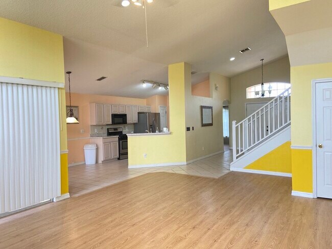 Building Photo - 214 Prince Charles Dr