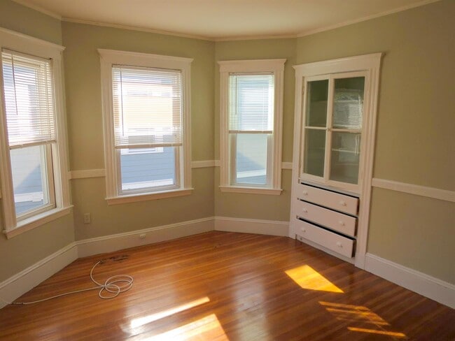 Building Photo - 36 Standish St