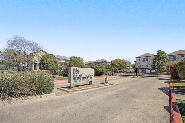 Foto del edificio - 1201 Grove Blvd