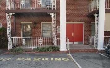 Building Photo - 2104 S Main St