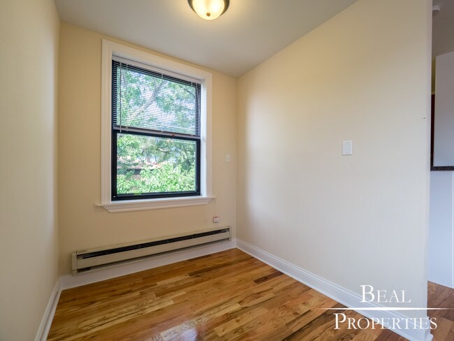Building Photo - 818 W Diversey Pkwy