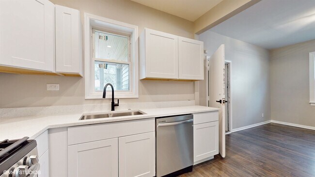 Building Photo - 11142 S Parnell Ave