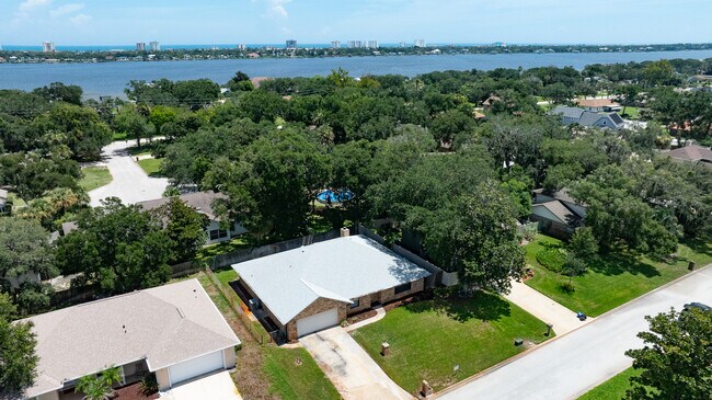 Foto del edificio - 1523 Poplar Dr