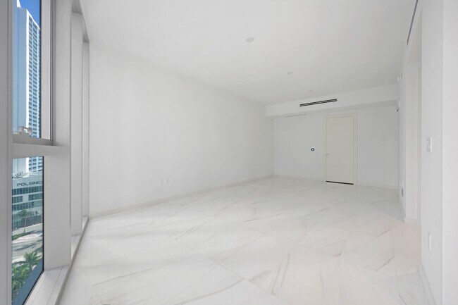 Foto del edificio - 300 Biscayne Boulevard Way