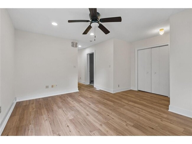 Building Photo - 2610 Dupont Ave S