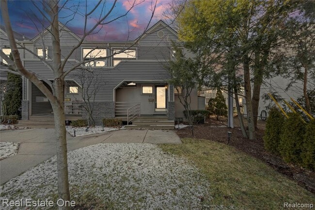 Building Photo - 556 Bloomfield Ct