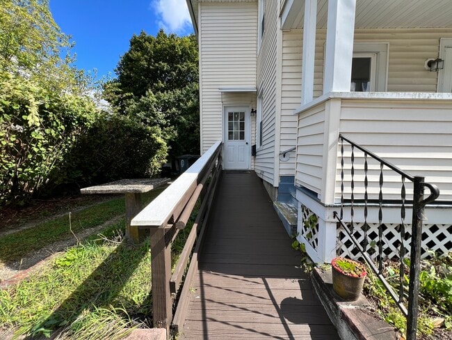 Building Photo - 225 Beechwood Ave