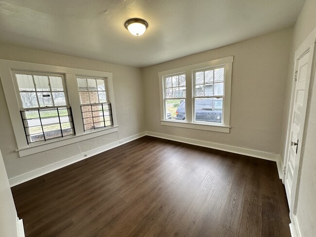 Foto del edificio - 1556 Burgin Ave