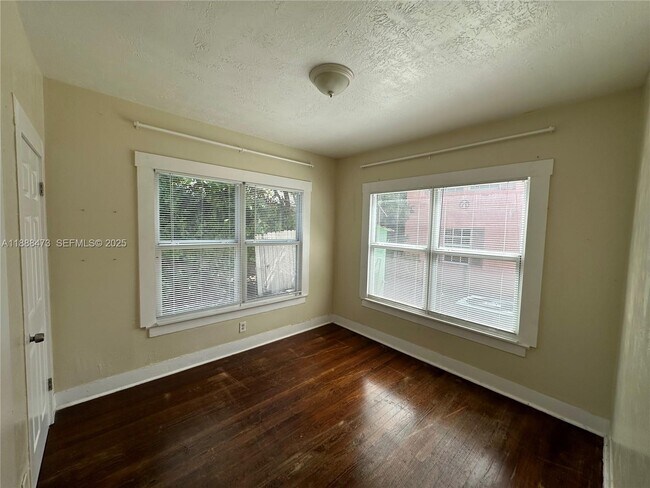 Foto del edificio - 510 Plymouth Rd