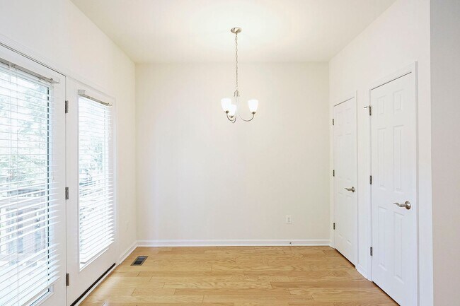 Building Photo - Pet-Friendly Fry's Spring Townhome Near 5t...