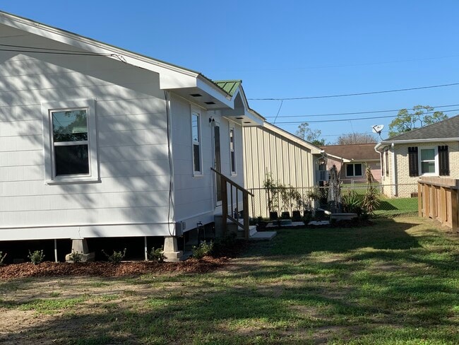 Building Photo - 204 N Carol St