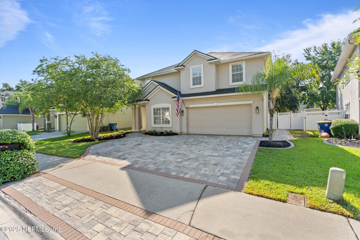 Foto principal - 503 Candlebark Dr