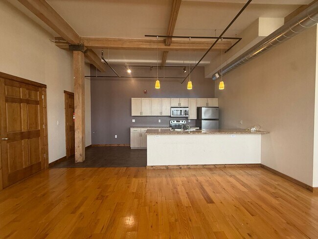 Foto del edificio - 601 N National Ave