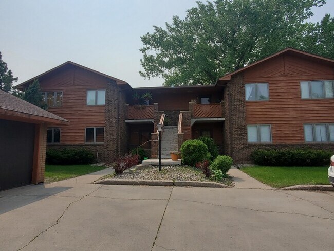 Building Photo - 1758 S 34th St