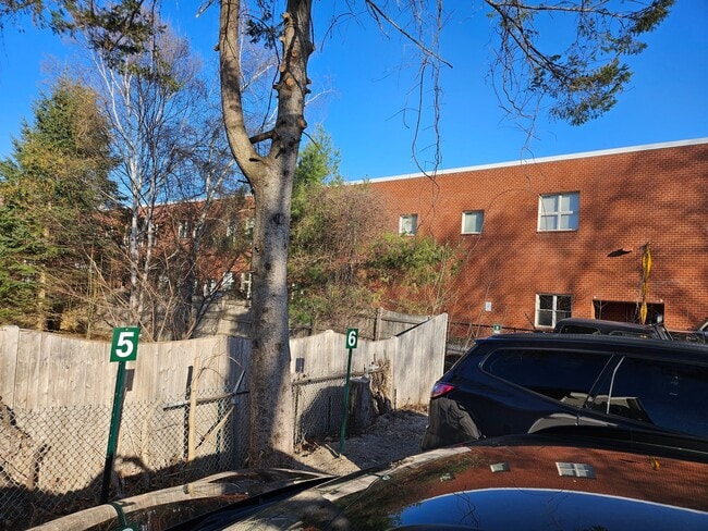 Building Photo - 117 Perham St
