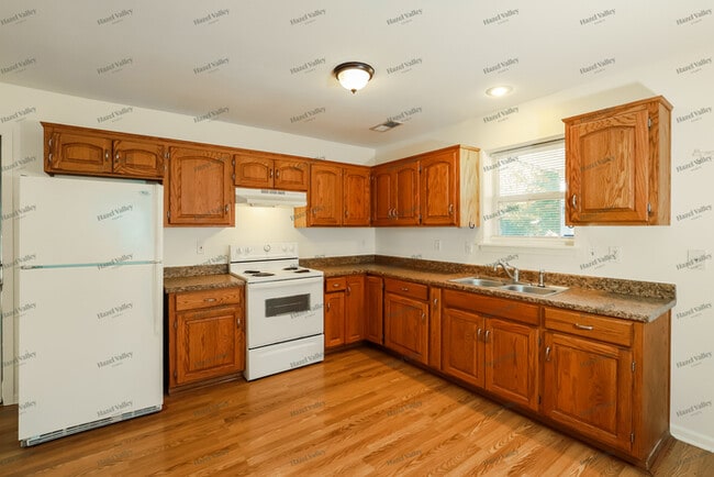 Building Photo - 723 N Crysler Ave