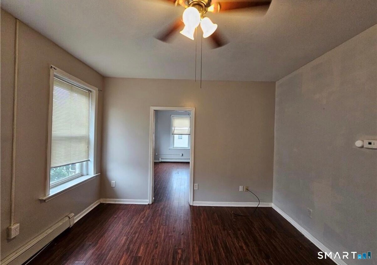 Foto del edificio - 417 E Main St