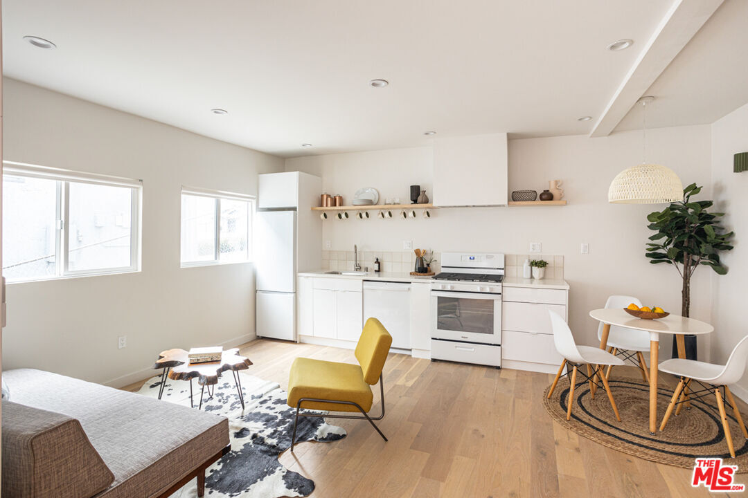 Foto principal - 1946-1944 Preston Ave