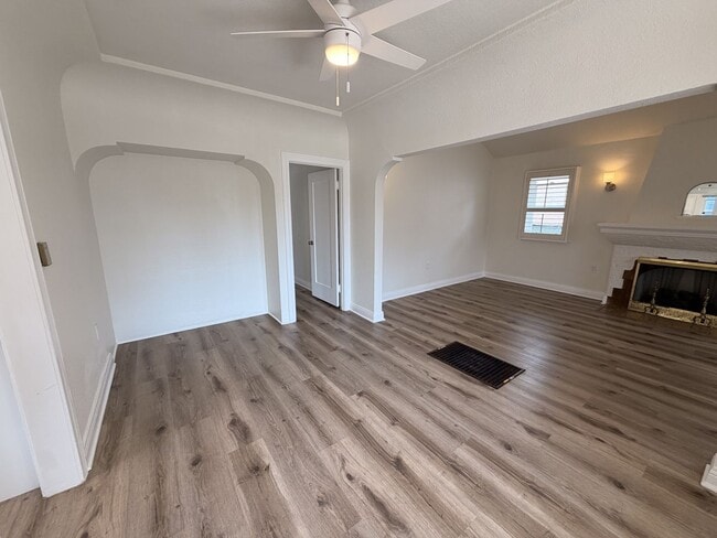 Building Photo - 7307 S Halldale Ave