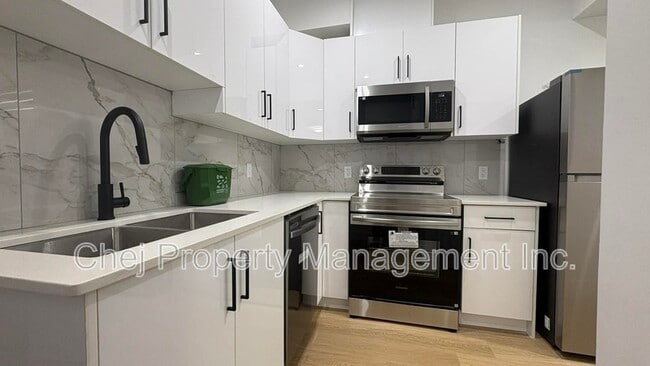 Building Photo - 10698-10661 61 St NW