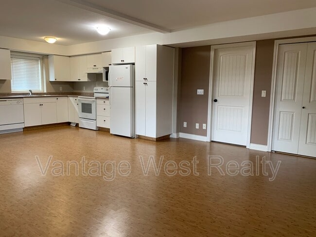 Building Photo - 1539 Wilmot Ave