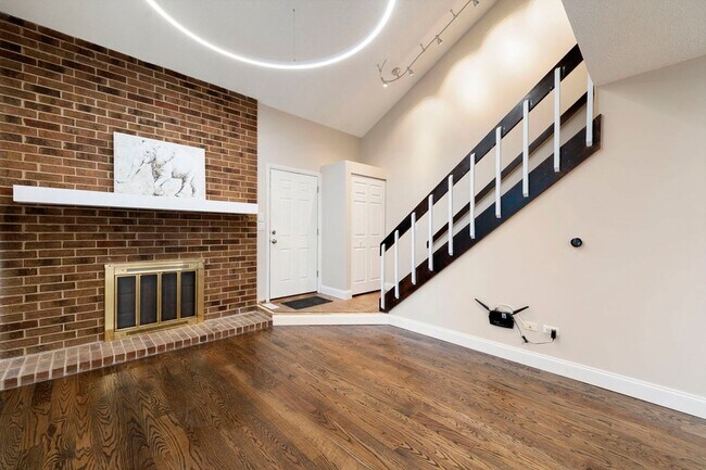 Foto del edificio - 136 Mohawk Trail