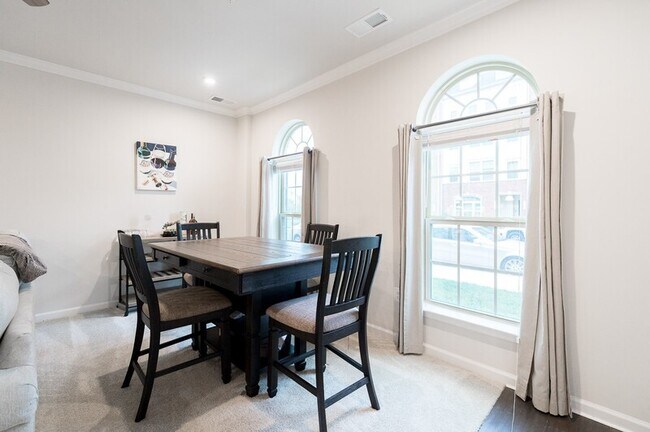 Foto del edificio - 4880 Hiteshow Dr