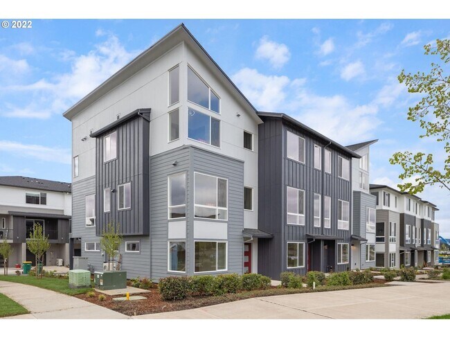 Building Photo - Three-Level Townhome with Island Kitchen, Bonus Room, Balcony & Attached Garage