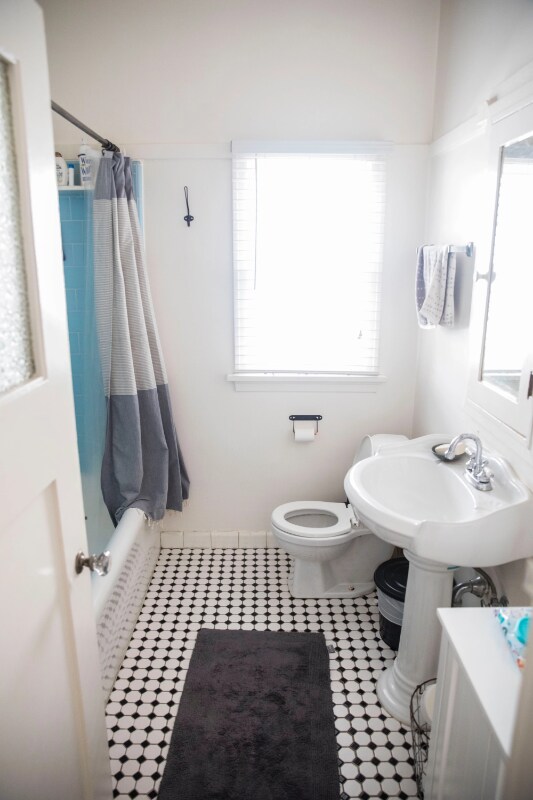 Building Photo - 2268 N Beachwood Dr