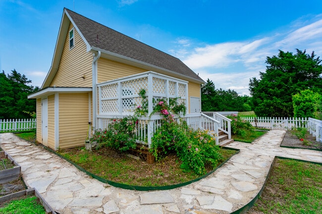 Foto del edificio - 404 N Meyersville Rd