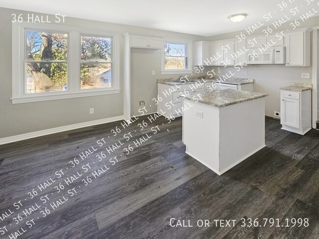 Building Photo - 36 Hall St