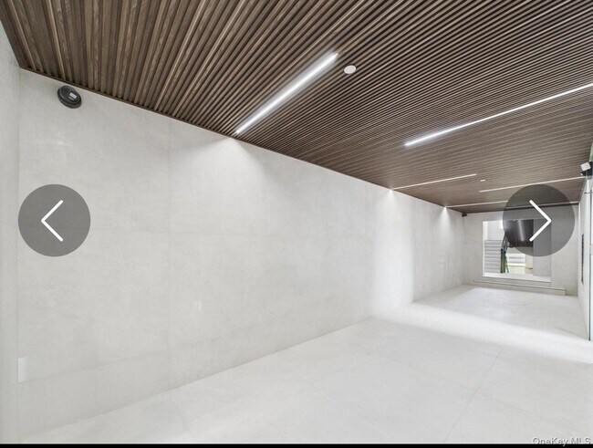 Foto del edificio - 315 W Broadway