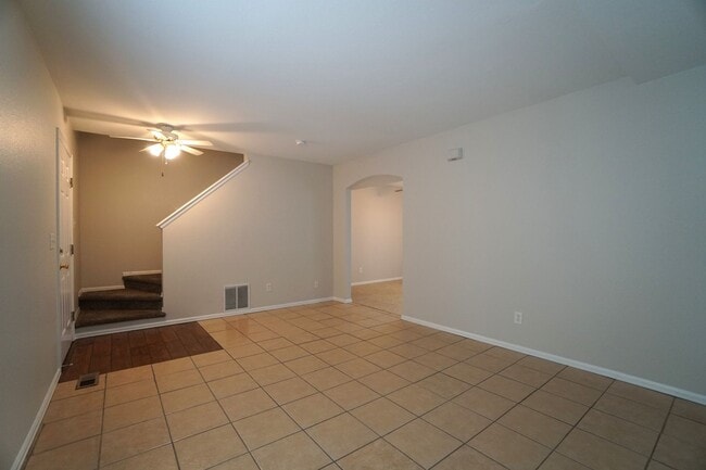 Building Photo - 472 Kitfield View