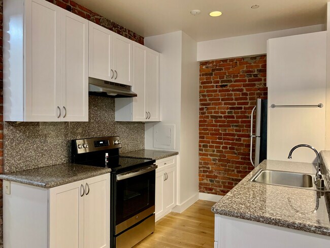 Building Photo - 41 Osgood Pl