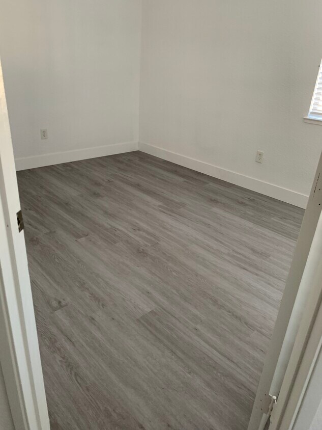 room - 8100 Birch St