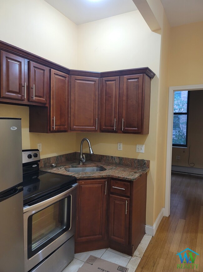 Building Photo - 612 W 138th St