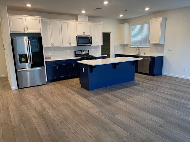 Building Photo - Modern 3 Bedroom, 2 Bath Home Built in 202...
