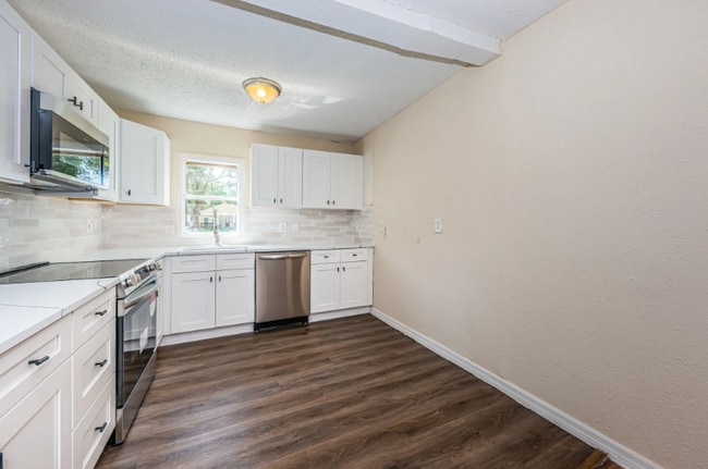 Building Photo - 1104 E Genesee St