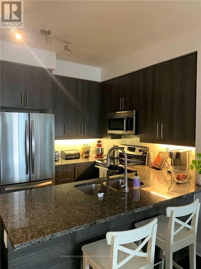 Photo du bâtiment - 1185 The Queensway