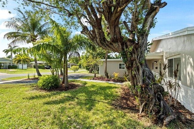 Building Photo - 838 NW 10th Ave