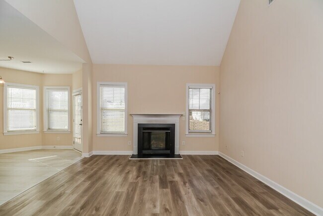 Building Photo - 805 New Charleston Dr