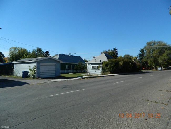 Building Photo - 802 S Russell St