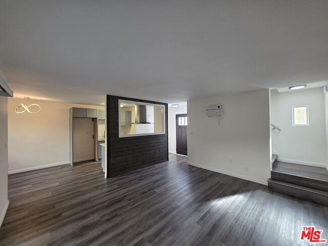 Building Photo - 517 N Francisca Ave