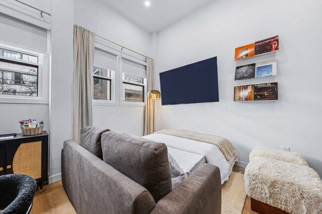 Building Photo - 168 McCaul St