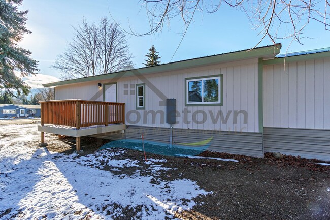 Building Photo - 4 Bedroom 2 Bathroom Home with Off Street ...