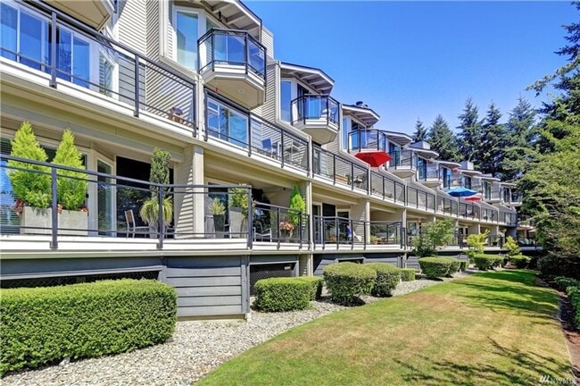 Building Photo - 2 Bed 3 Bath Condo at Galleria in the Hear...