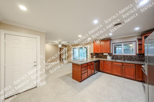 Building Photo - 1424 N Gene Ave