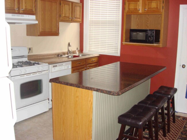 Building Photo - 4222 Calvin St